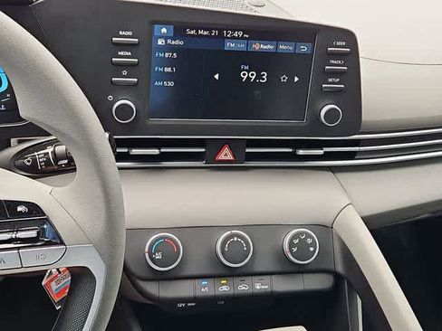 Certified 2025 Hyundai Elantra SE image 26