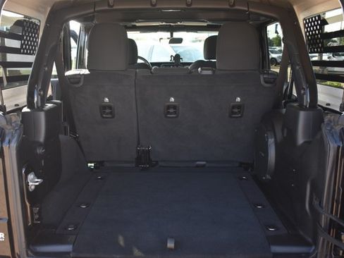 Used 2023 Jeep Wrangler Unlimited Sahara w/ Cold Weather Group AWD/4WD image 16