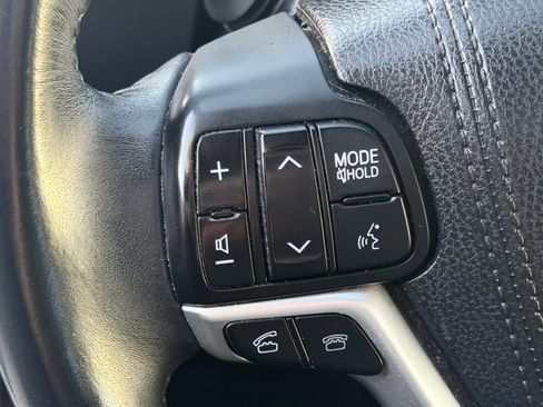 Used 2016 Toyota Highlander XLE FWD image 28