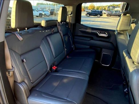 Used 2025 GMC Sierra 1500 SLT image 18