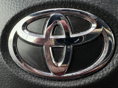 Used 2025 Toyota Corolla SE FWD image 16