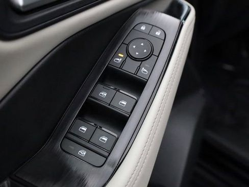 Used 2025 Nissan Rogue SV w/ SV Premium Package image 15