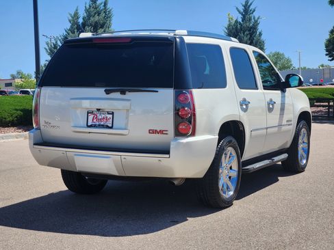 Used 2014 GMC Yukon Denali AWD/4WD image 3