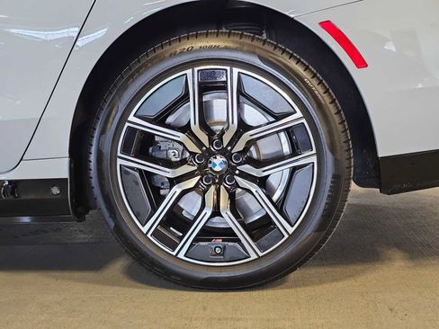 Used 2025 BMW 750e xDrive w/ Executive Package AWD/4WD image 8