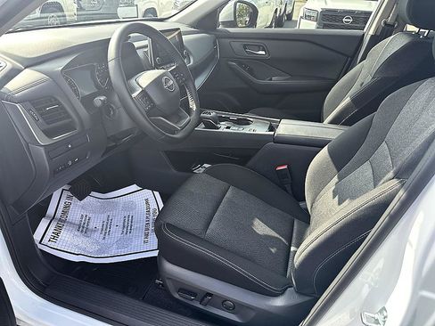 Certified 2025 Nissan Rogue SV FWD image 13
