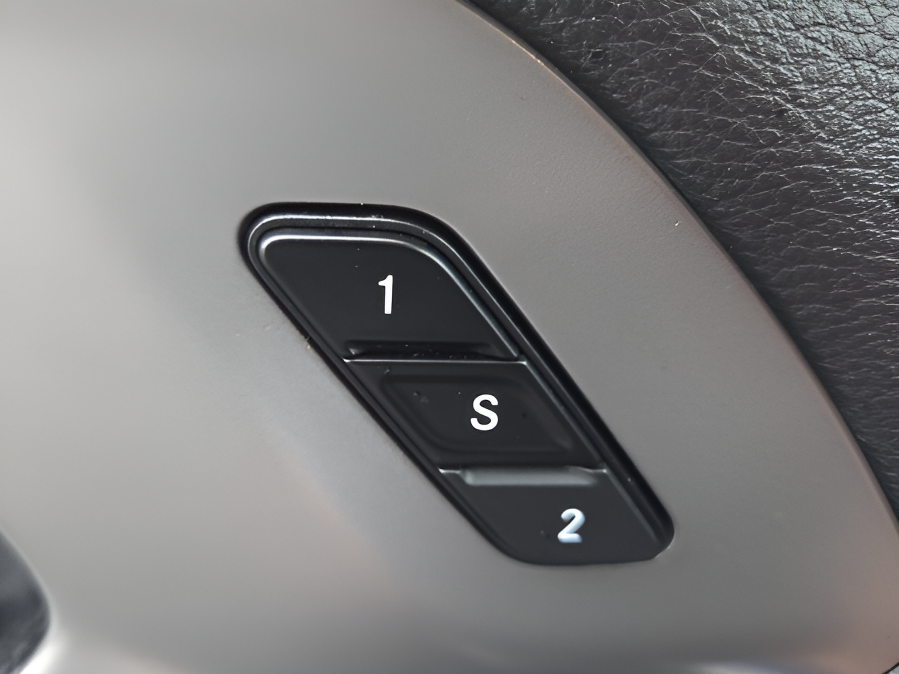 Used 2025 Chrysler Pacifica Select FWD image 32