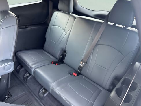 Used 2022 Buick Enclave Premium w/ Experience Buick Package FWD image 38