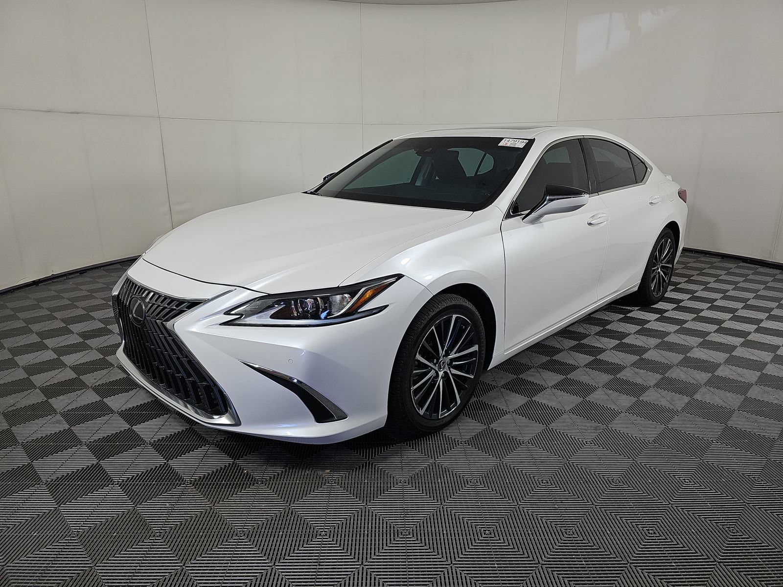 Used 2024 Lexus ES 300h w/ Premium Package FWD image 16