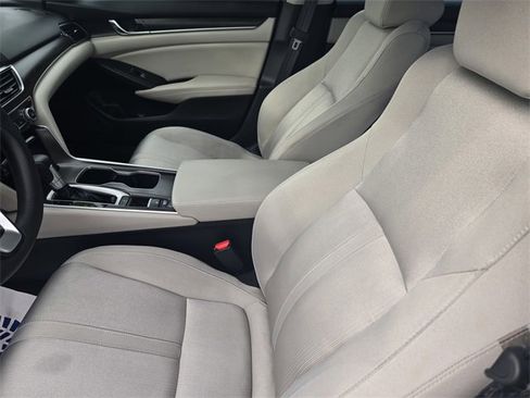 Used 2018 Honda Accord EX image 12