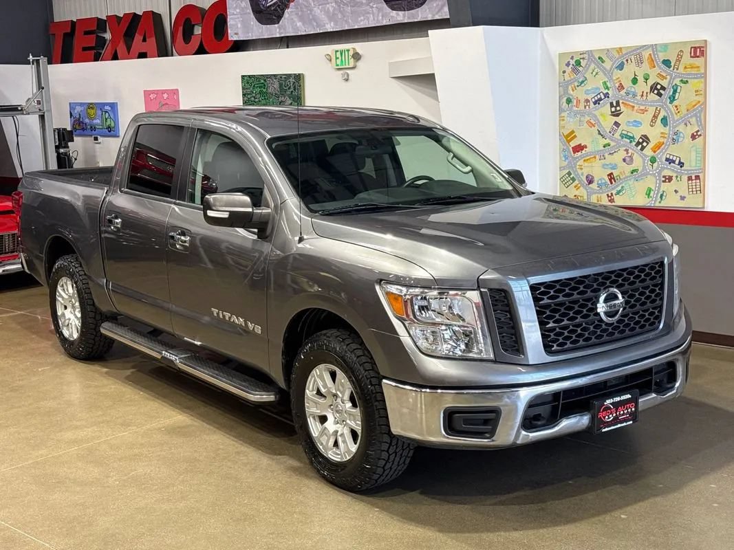 Used 2019 Nissan Titan SV AWD/4WD image 34