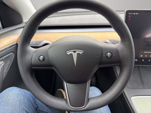 Used 2024 Tesla Model Y Long Range AWD/4WD image 14