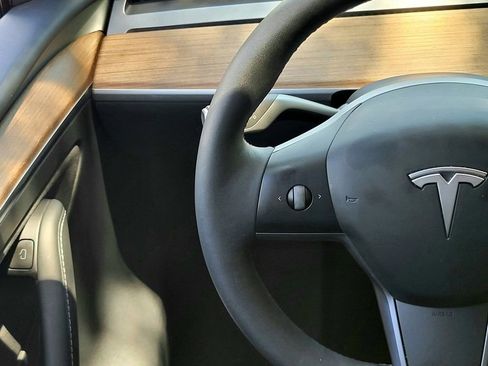 Used 2023 Tesla Model Y Long Range AWD/4WD image 12