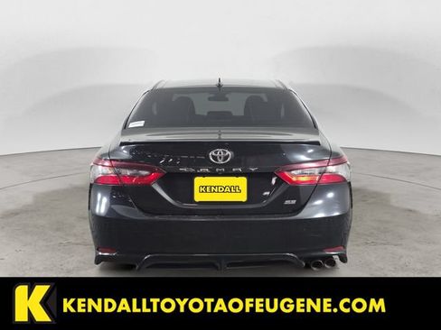 Used 2022 Toyota Camry SE w/ Cold Weather Package FWD image 4