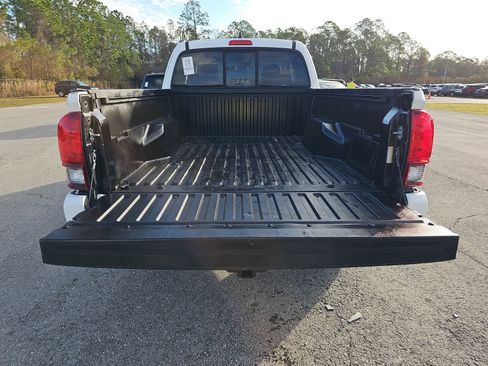 Used 2022 Toyota Tacoma SR5 w/ Technology Package image 16