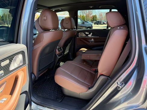 Used 2025 Mercedes-Benz GLS 580 4MATIC image 11
