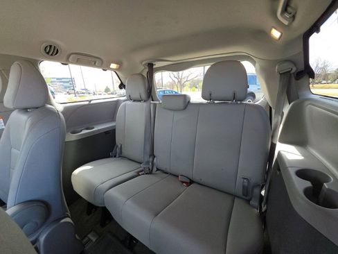 Used 2017 Toyota Sienna Limited image 22