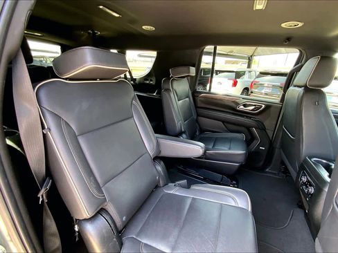 Used 2023 Chevrolet Suburban Premier image 19