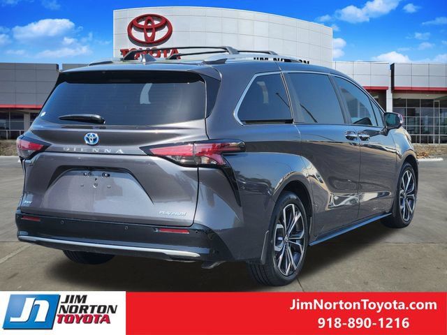 Used 2025 Toyota Sienna Platinum FWD image 6