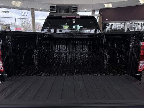 Used 2025 GMC Sierra 1500 Elevation image 31