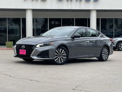 Used 2024 Nissan Altima 2.5 SV