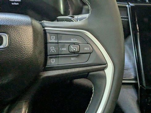 Used 2024 Jeep Grand Cherokee L Limited w/ Luxury Tech Group II AWD/4WD image 17