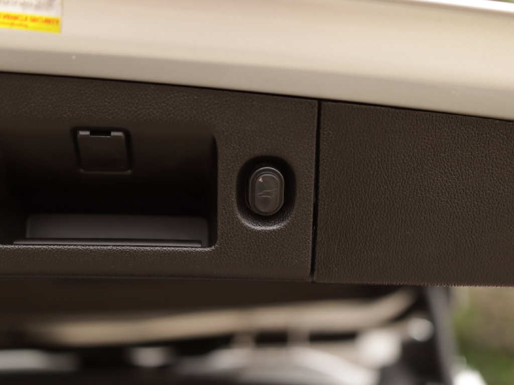 Used 2019 Chevrolet Tahoe Premier AWD/4WD image 35