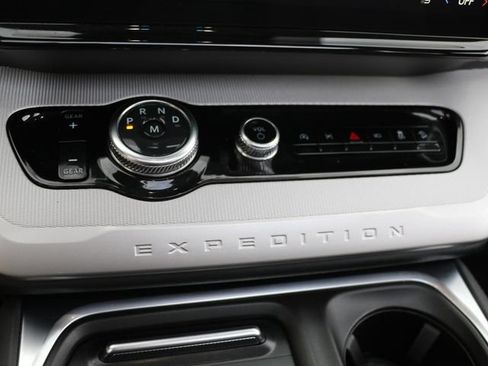 Used 2025 Ford Expedition Active AWD/4WD image 24