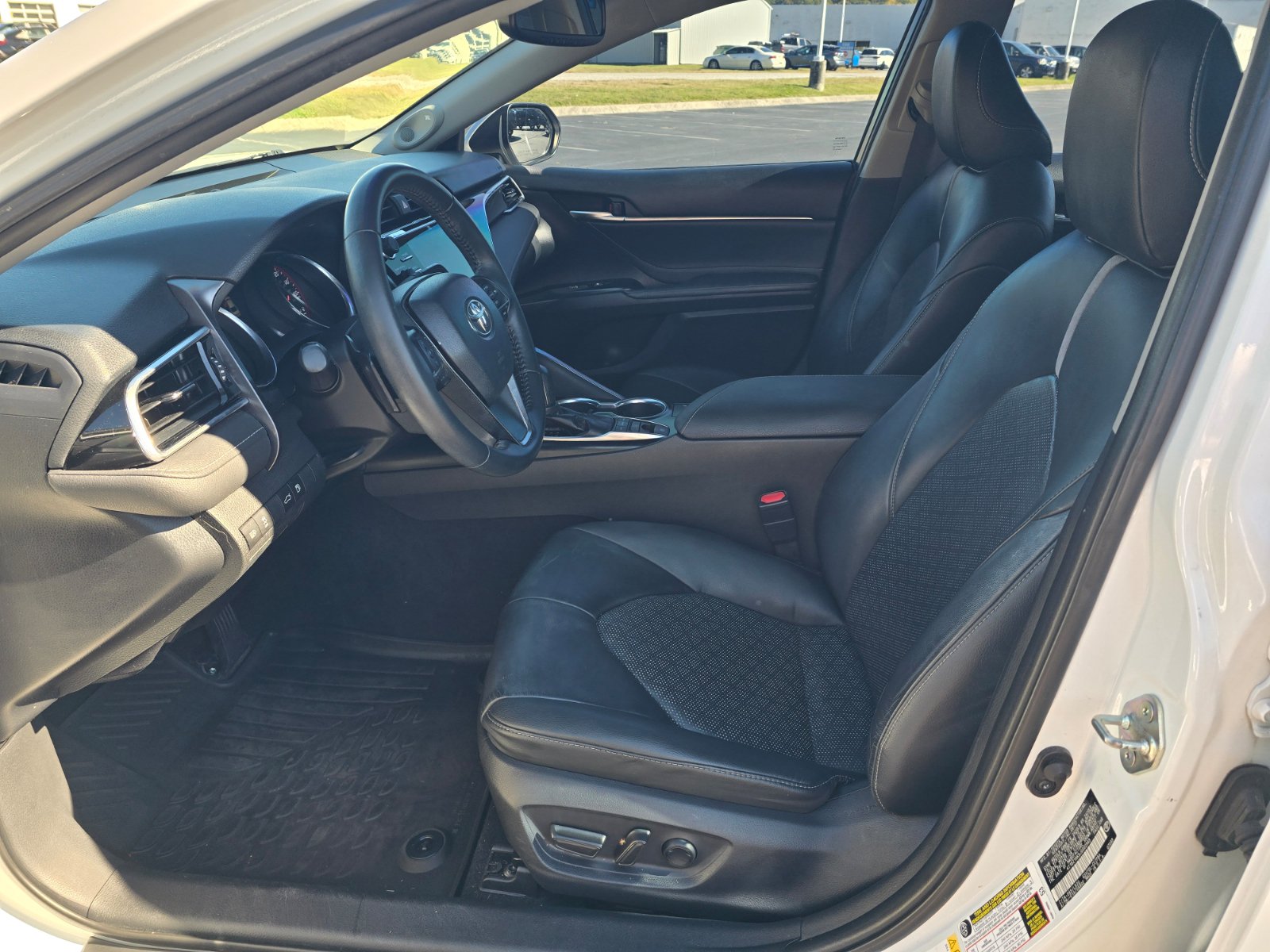 Used 2018 Toyota Camry XSE FWD image 12