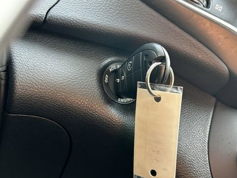 Used 2019 Jeep Cherokee Latitude w/ Cold Weather Group image 41