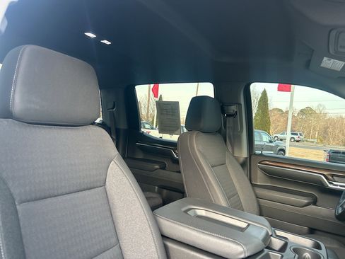 Used 2024 Chevrolet Silverado 1500 LT image 17