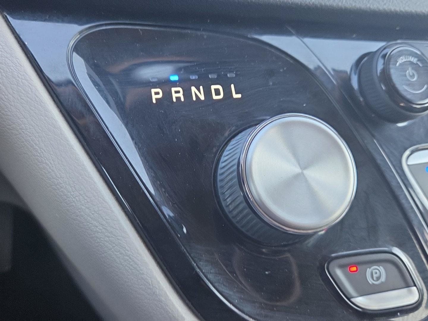Used 2021 Chrysler Voyager L FWD image 33