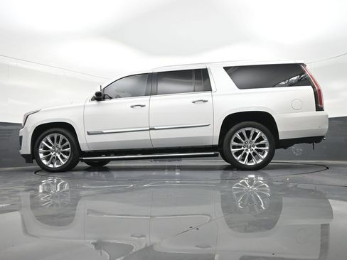 Used 2019 Cadillac Escalade ESV Premium Luxury RWD image 28