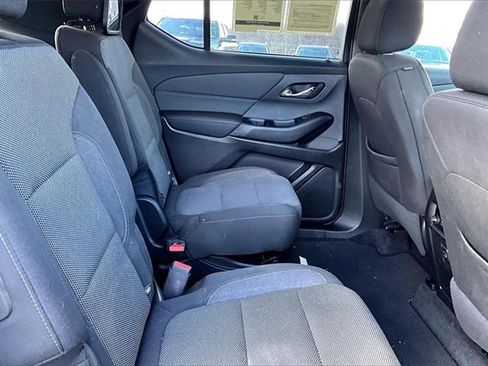 Used 2023 Chevrolet Traverse LT image 11