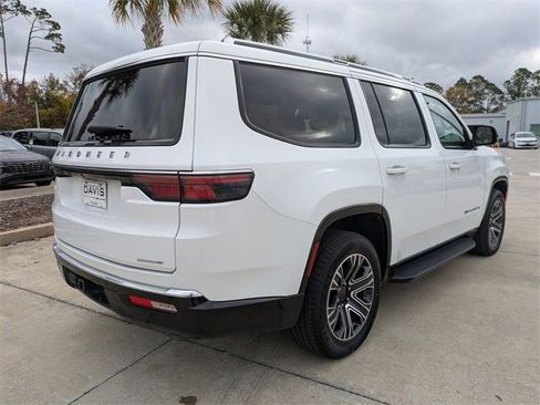 Used 2024 Jeep Wagoneer Series II w/ Flexible Seating Group image 4