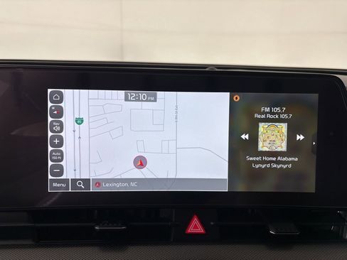 Used 2025 Kia Sportage SX image 23