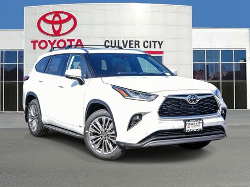 New 2026 Toyota Highlander Platinum AWD/4WD image 1