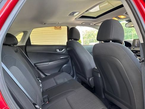 Used 2022 Hyundai Kona SEL w/ Convenience Package AWD/4WD image 5