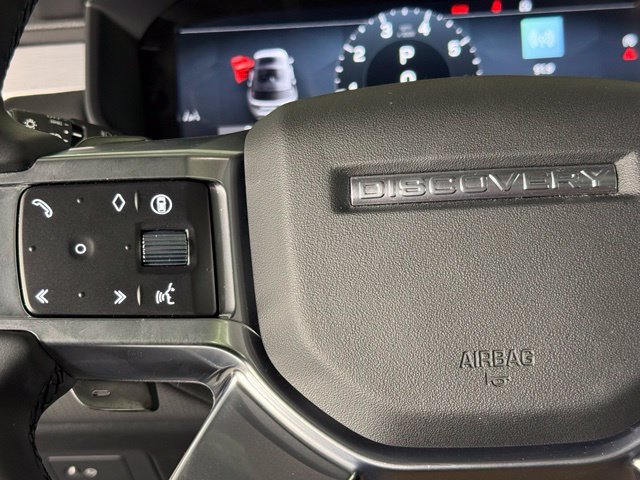 Used 2025 Land Rover Discovery Dynamic SE AWD/4WD image 33