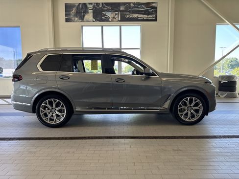 Used 2024 BMW X7 xDrive40i w/ Premium Package image 4