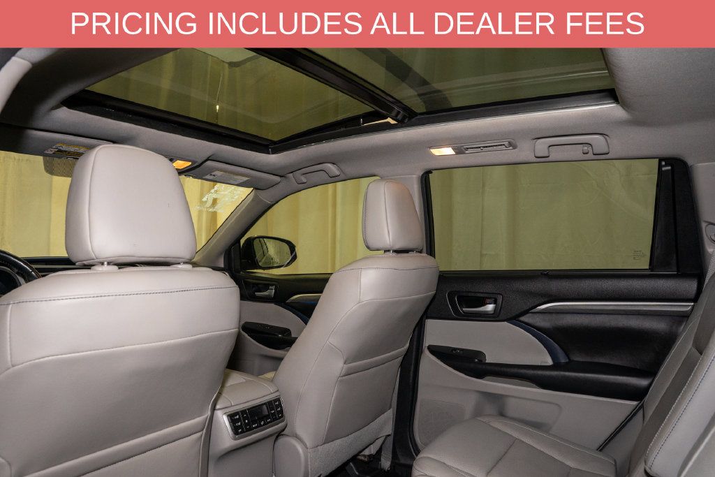 Used 2017 Toyota Highlander Limited Platinum AWD/4WD image 10