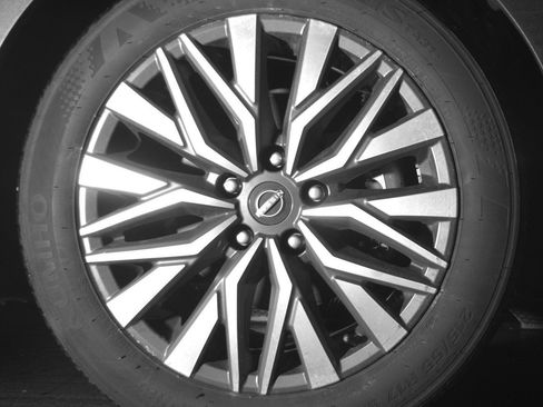 Used 2025 Nissan Altima 2.5 SV FWD image 13