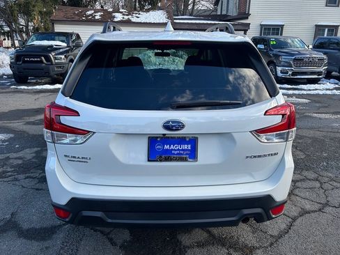 Used 2022 Subaru Forester Premium image 5
