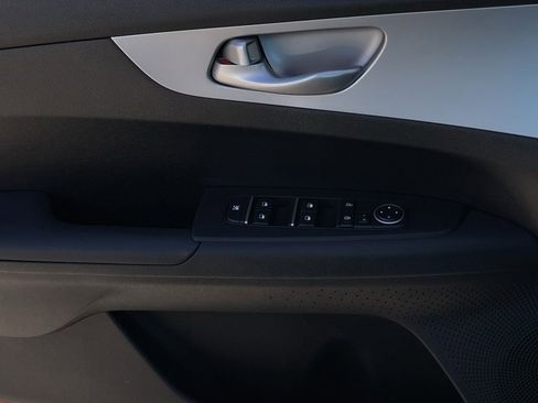 Used 2024 Kia Forte LXS image 19