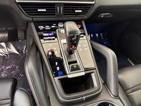 Certified 2023 Porsche Cayenne Platinum Edition AWD/4WD image 22
