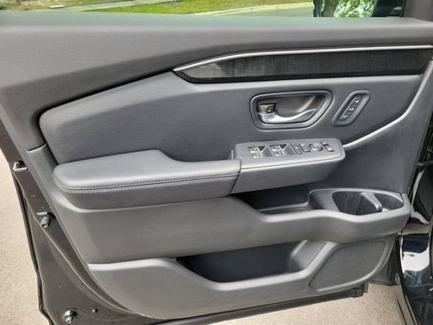 Used 2025 Honda Pilot Elite image 23