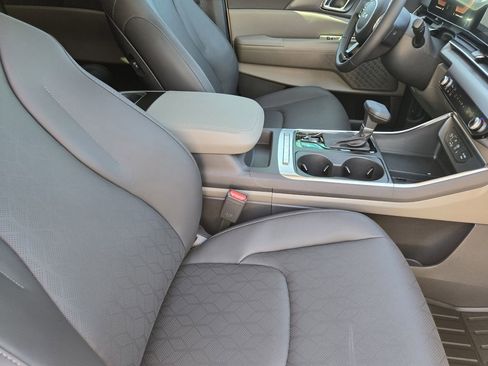 New 2026 Kia Carnival EX FWD image 11