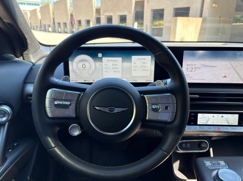 Used 2025 Genesis GV60 RWD image 9