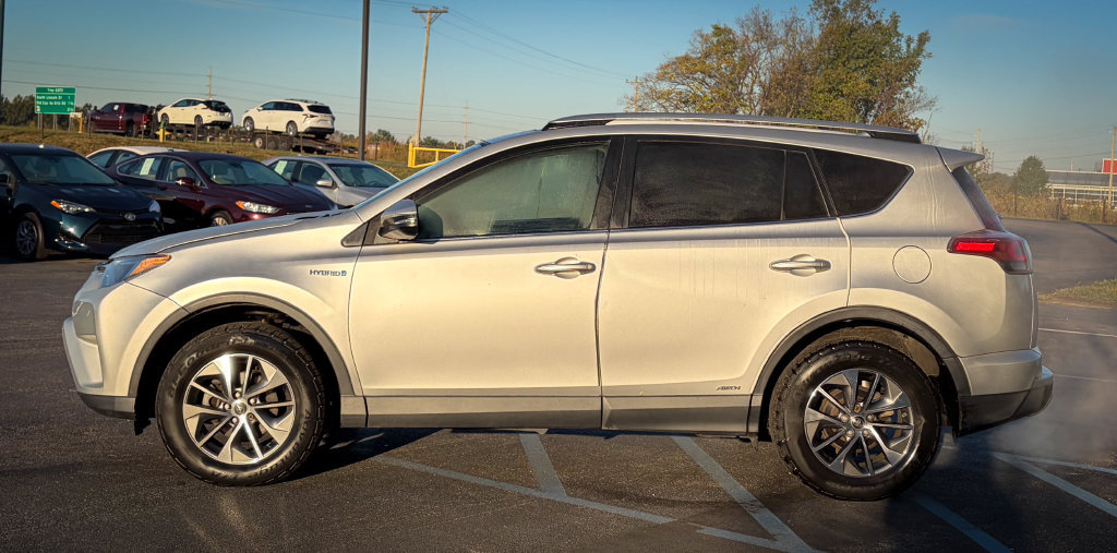 Used 2016 Toyota RAV4 XLE AWD/4WD image 18