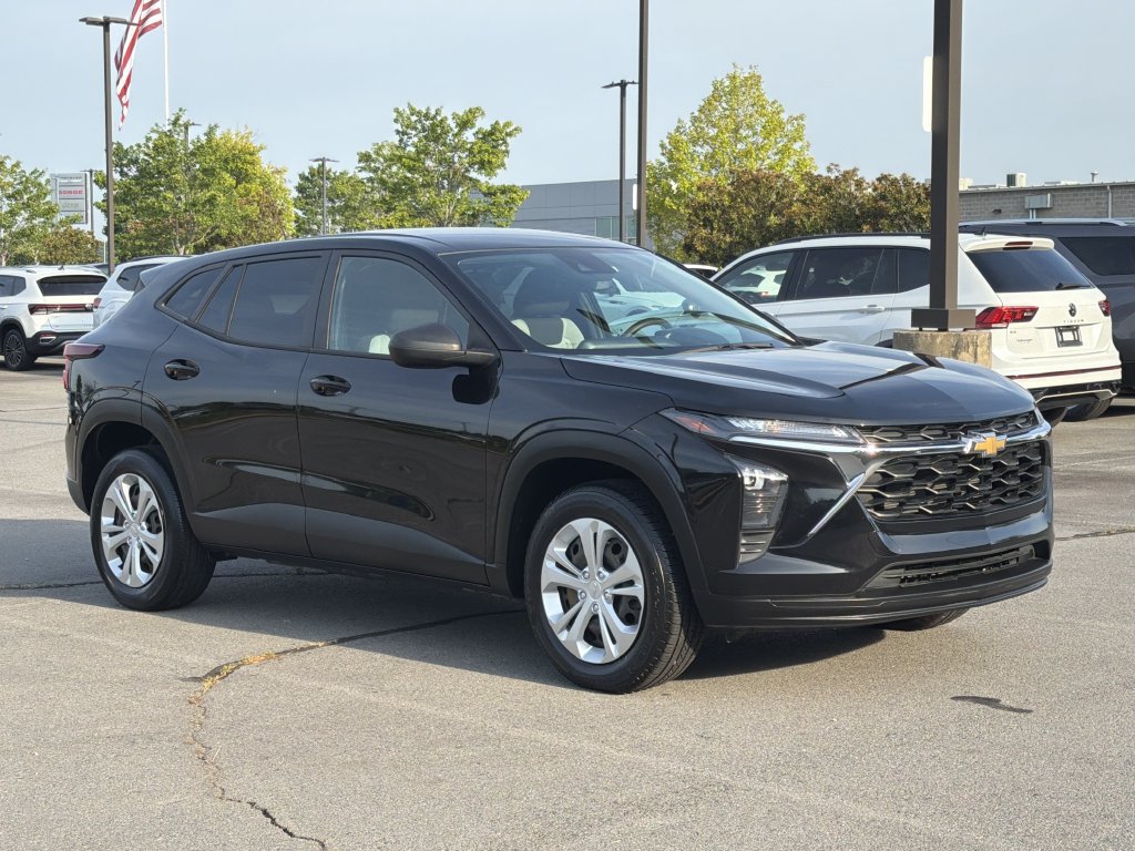 Used 2024 Chevrolet Trax LS FWD image 7
