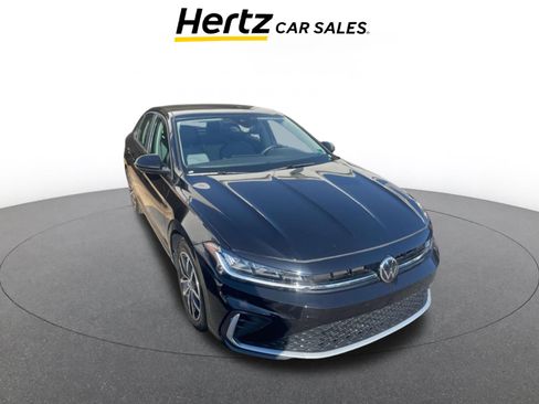 Used 2025 Volkswagen Jetta SE image 1